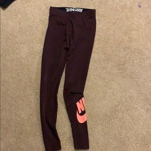 Maroon Nike leggings